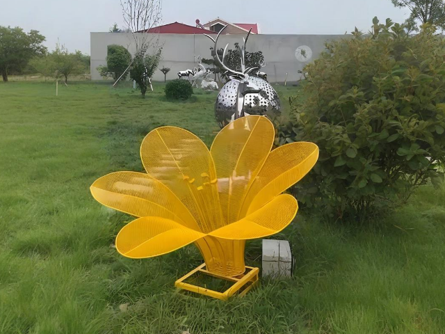 工业时代的诗意绽放喷粉不锈钢花朵雕塑的文明隐喻