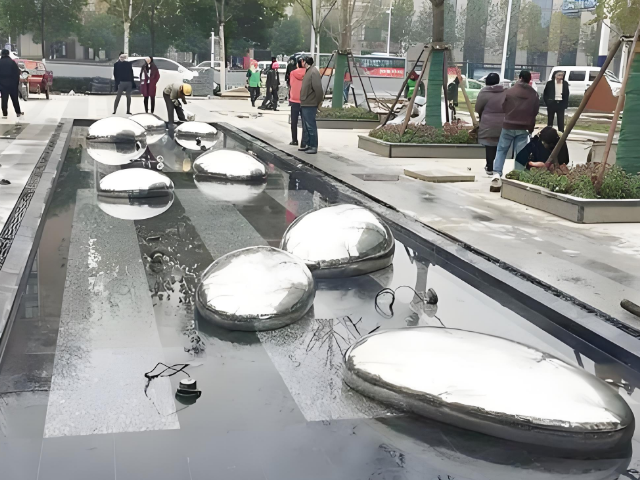 水景不锈钢石头雕塑现代景观中的自然与工业美学交融